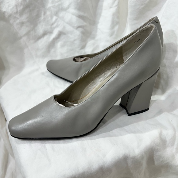 GRAY LEATHER SHOES SOURCE UNKNOWN 6 1/2 B, HEEL HEIGHT IS 3 1/2” INCHES. - Picture 16 of 16